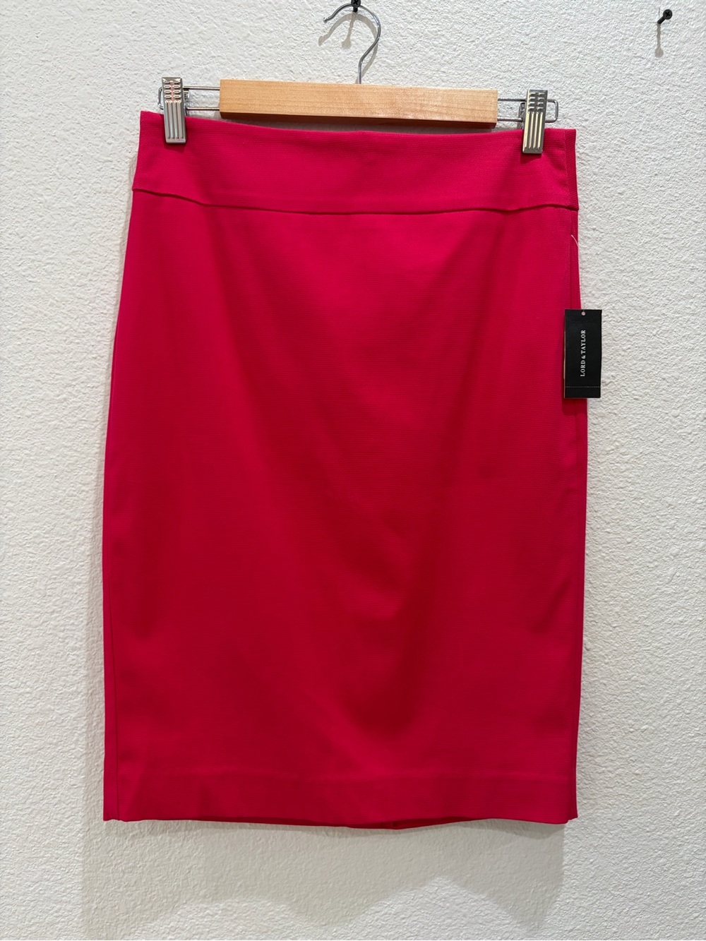 NWT Lord & Taylor Fuchsia Pencil Skirt